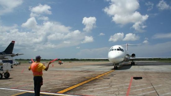 Gaji Tukang Parkir Pesawat Alias Marshaller di Indonesia