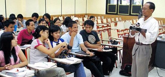 Ini Dia Gaji Dosen, Syarat dan Kualifikasinya